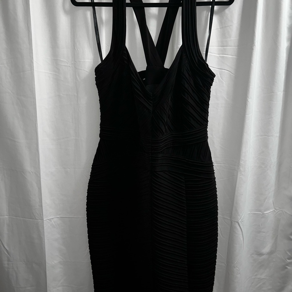GORGEOUS body con knee length dress!